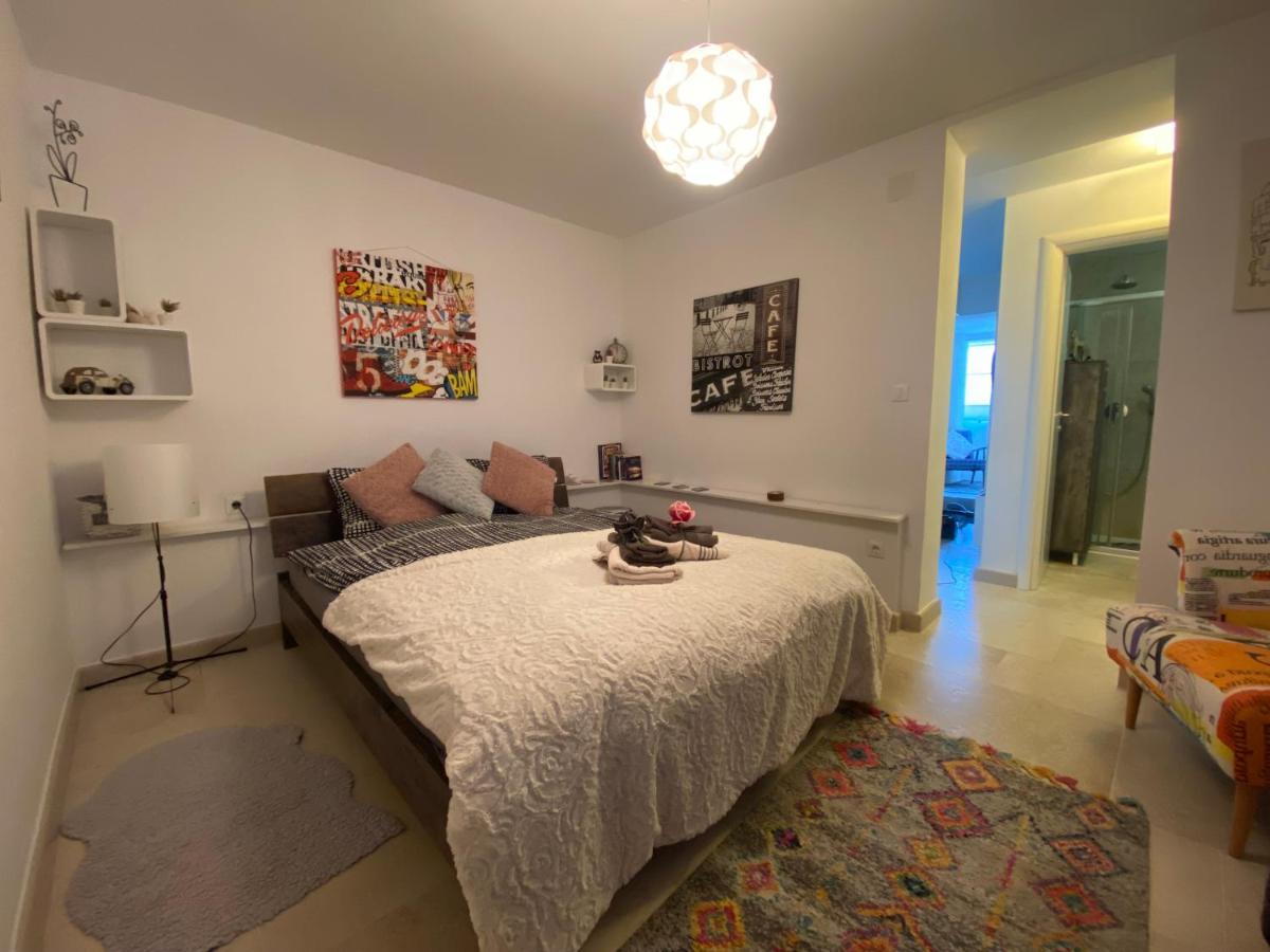 Apartment Paris Njivice Exteriör bild