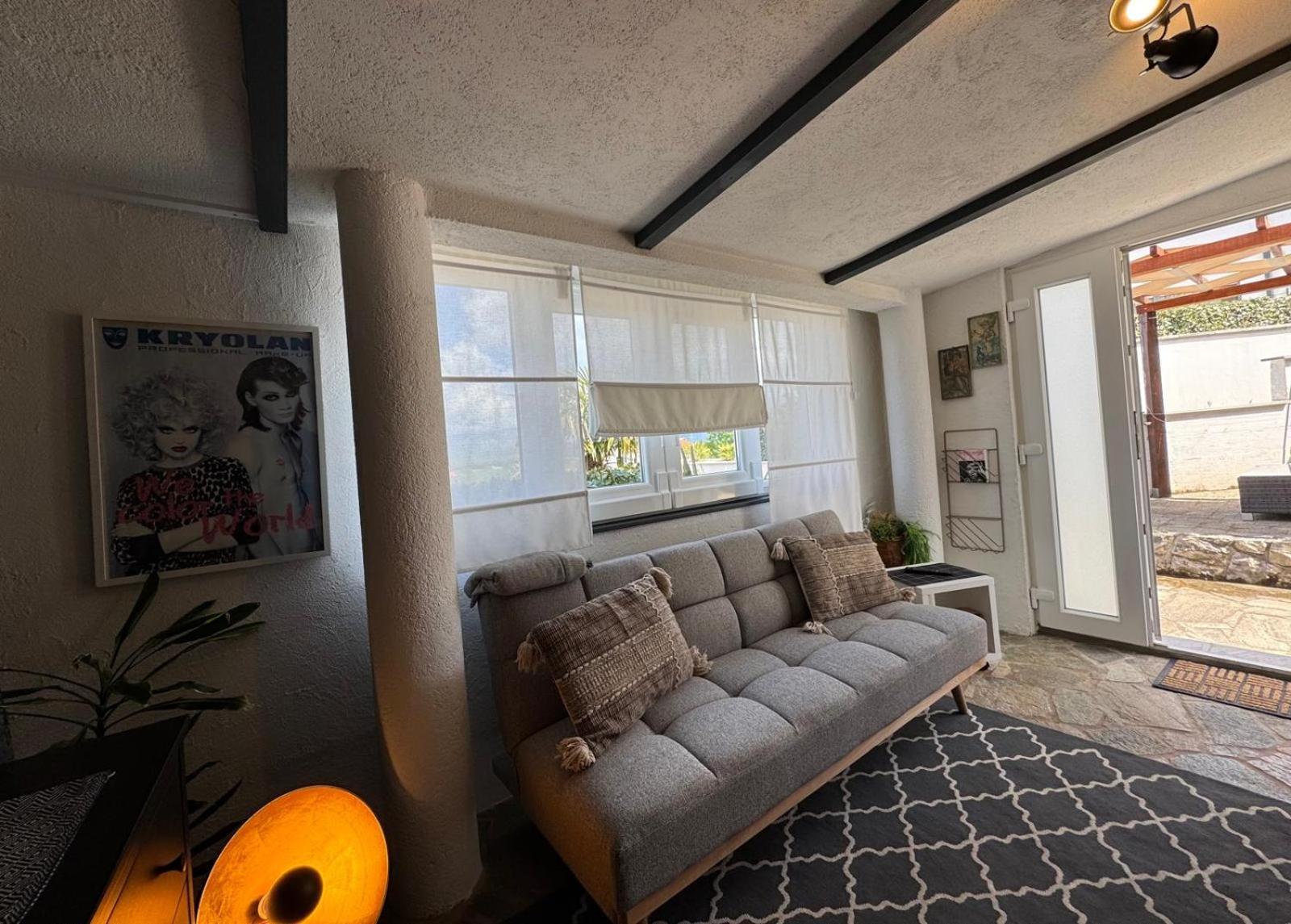 Apartment Paris Njivice Exteriör bild